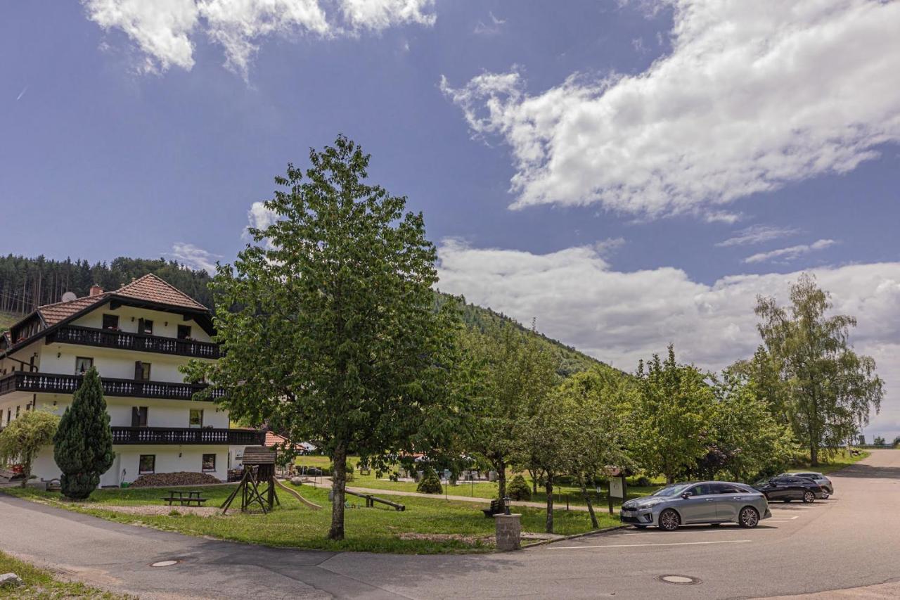 Boutique Wellnesshotel Landmann Steinen  Exteriör bild