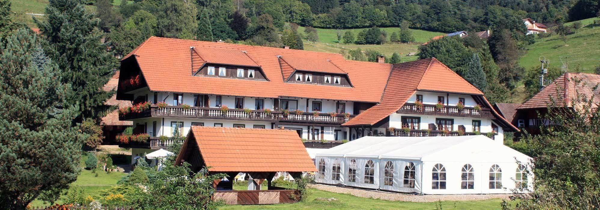 Boutique Wellnesshotel Landmann Steinen  Exteriör bild